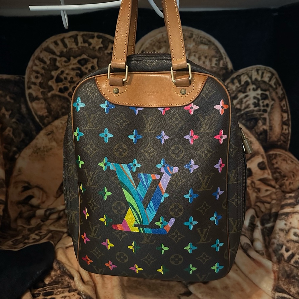 Hand painted l💯% authentic Louis Vuitton excursion tote